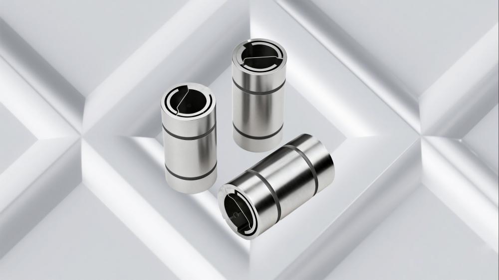 jimeng-2025-12-29-9496-三个银色圆柱状产品呈三角排列，背景为纯白色，产品表面金属光泽清晰，黑色环形凹槽与(3).jpg